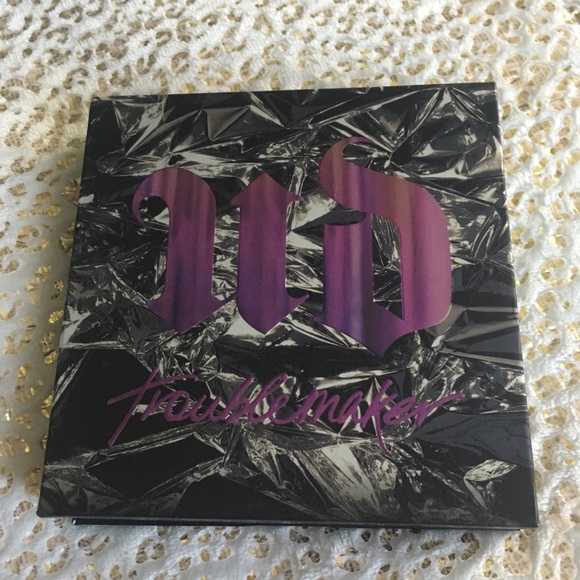 Urban decay eyeshadow palette - Picture 1 of 3